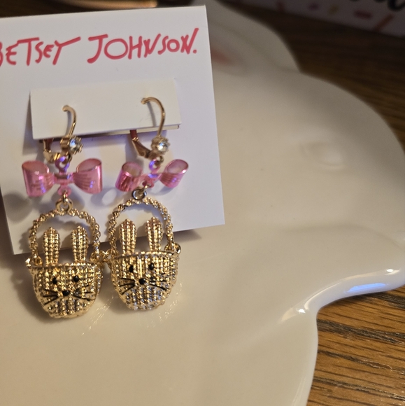 Betsey Johnson Gold Tone Rabbit Ears Easter Basket Drop Earrings Pink Bow NWT - Picture 11 of 14